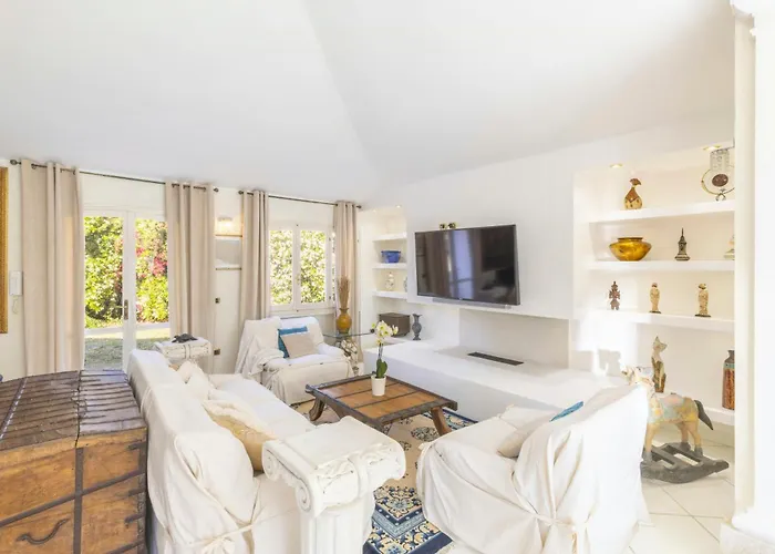 Luxury Seaside Near Cagliari Tatil Evi