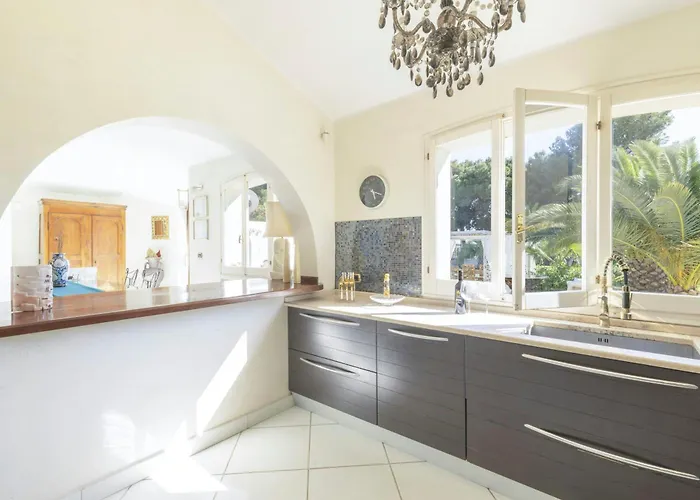 Luxury Seaside Near Cagliari Tatil Evi